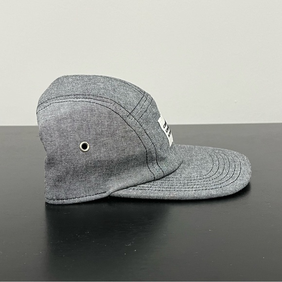 On Cloud Swiss Engineering 5 Panel Cap Running Hat - Picture 4 of 8